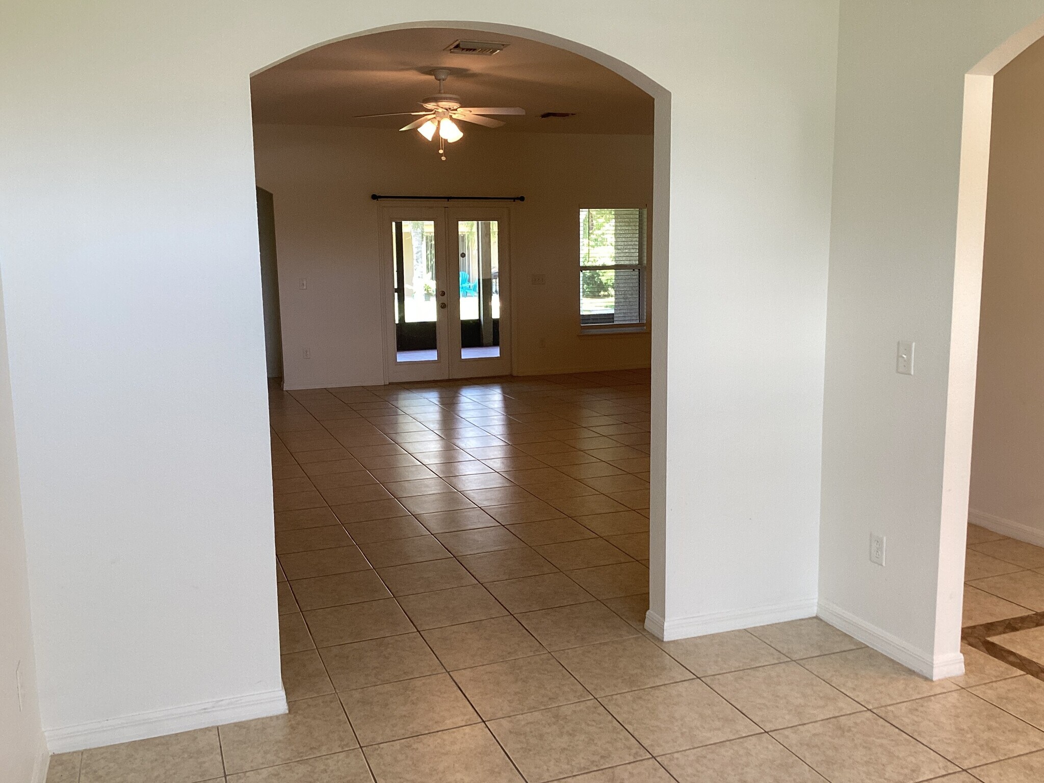 Building Photo - 1424 Mistflower Ln