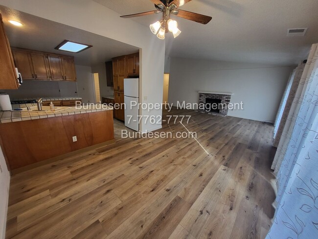 Building Photo - Spacious 3 bedroom, 2 bath~3316 Hoen Avenu...