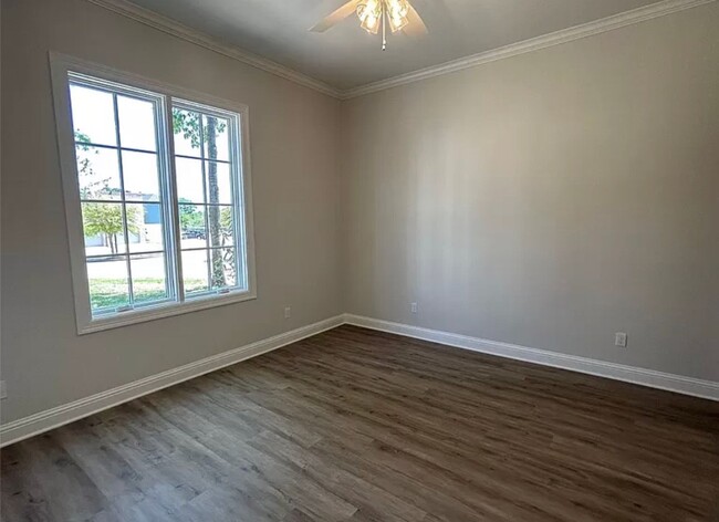 Building Photo - In PROVENANCE For Lease!