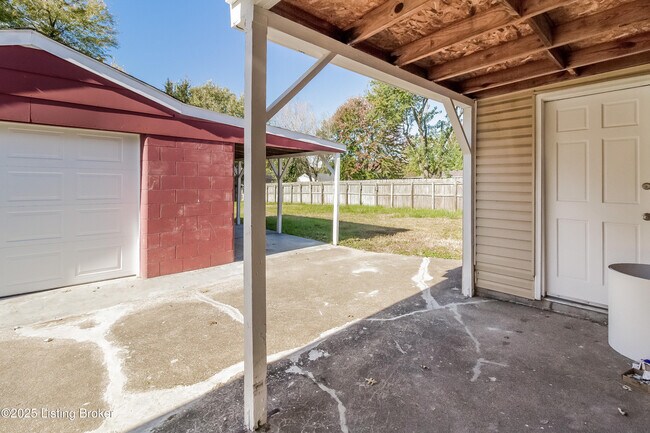 Building Photo - 13404 Hinchbrook Blvd
