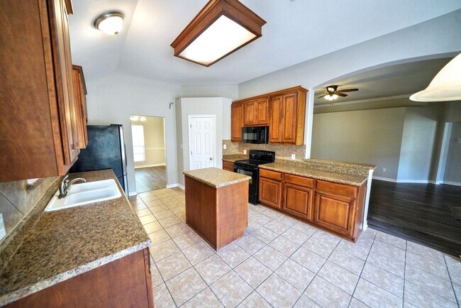 Building Photo - Stunning 4-Bedroom Home in Live Oak Hills,...