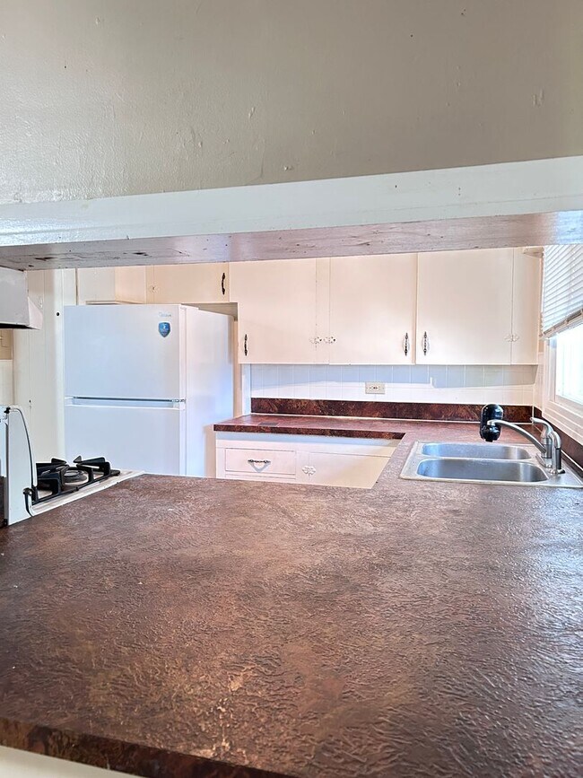 Building Photo - Calm 2 Bedroom, 2 Bath near Cheyenne Canyon
