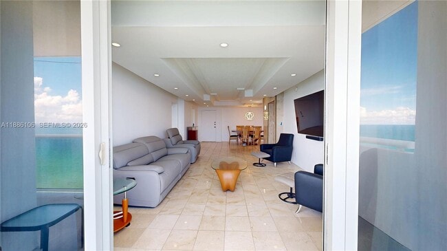 Building Photo - 3140 S Ocean Dr