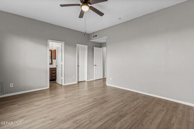 Building Photo - 10737 Pleasant Sand Dr