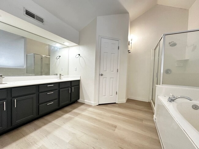 Building Photo - Amazing Townhome with Spectacular Views for Rent in Draper!