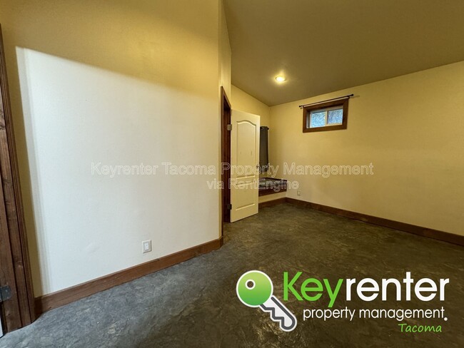 Building Photo - 356 7th St SE