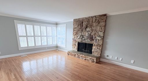 Building Photo - Charming 5-Bedroom Home in Prime Ballard Location! Open House Saturday April 4th