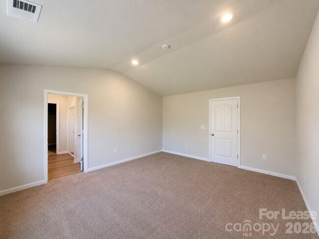 Building Photo - 3003 Cres Lk Ln