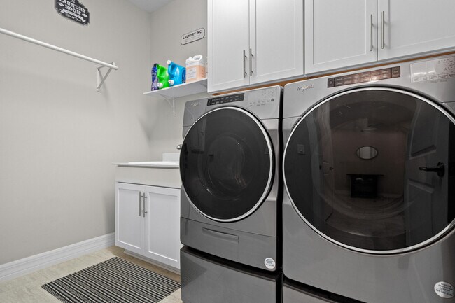 Building Photo - 10454 SW Captiva Dr