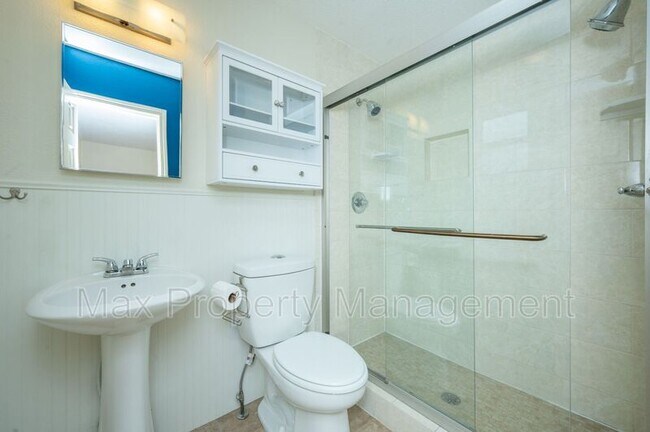 Building Photo - 5707 NW 66th Ave