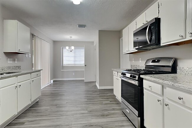 Building Photo - 8303 Holmwood Dr