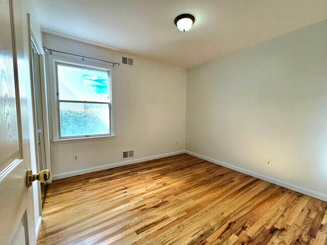 Building Photo - 113 Palisade Ave