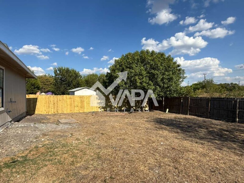 Building Photo - 8307 Maple Ridge Dr