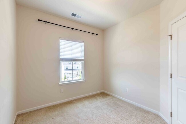 Building Photo - 409 Patriots Path
