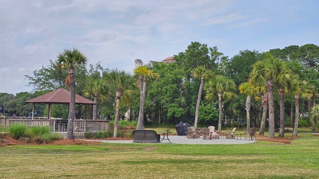 Building Photo - 255 Little Oak Island Dr