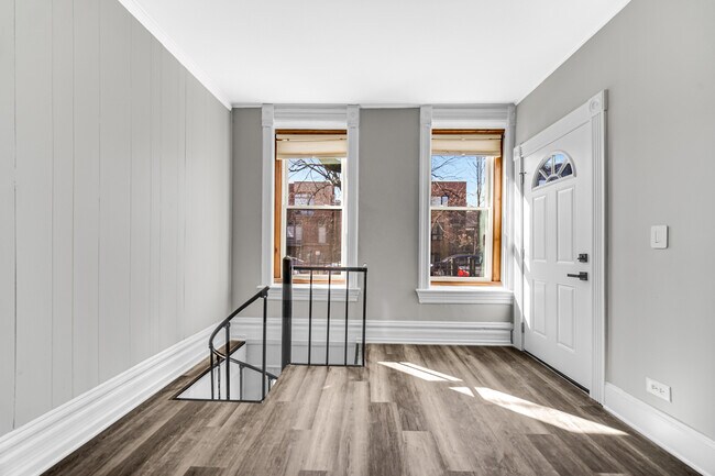 Building Photo - 1817 N Honore St