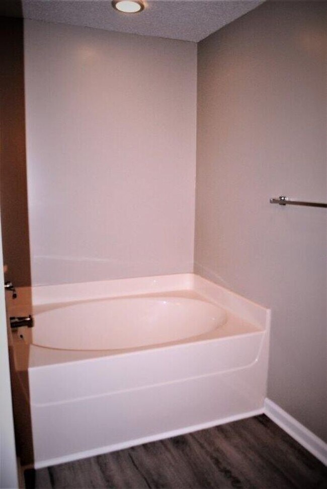 Building Photo - Pawleys Retreat