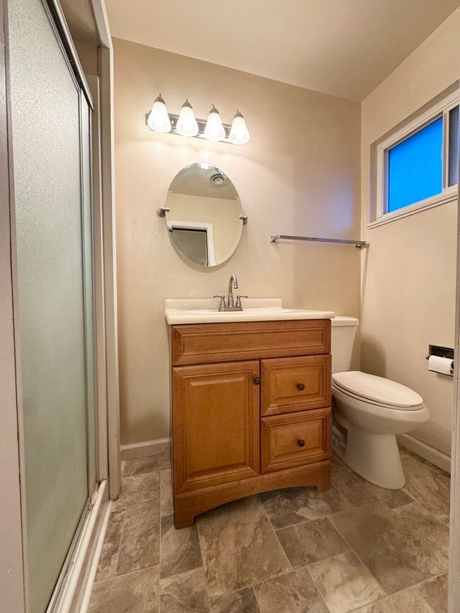 Building Photo - Westside - Close to Shopping