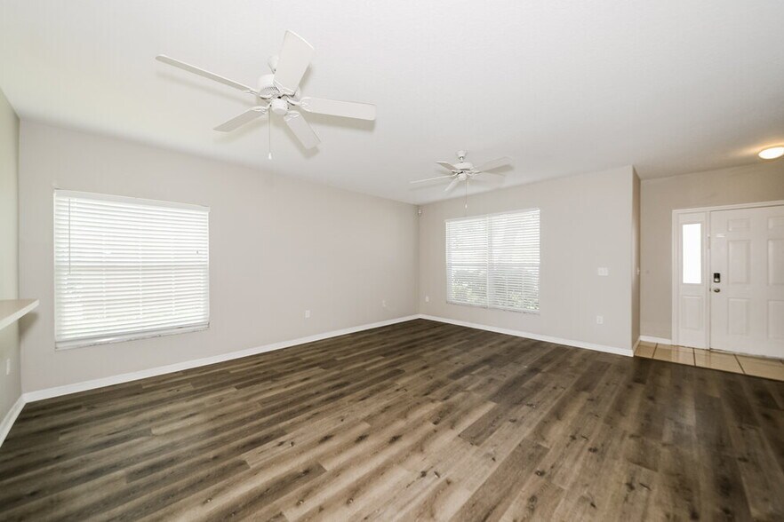 Building Photo - 3415 30th Ln E