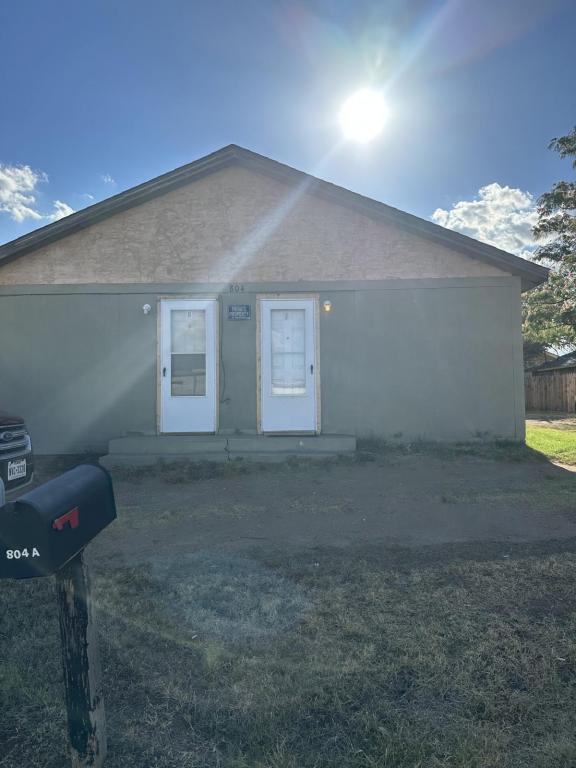 Primary Photo - 804 Ave I