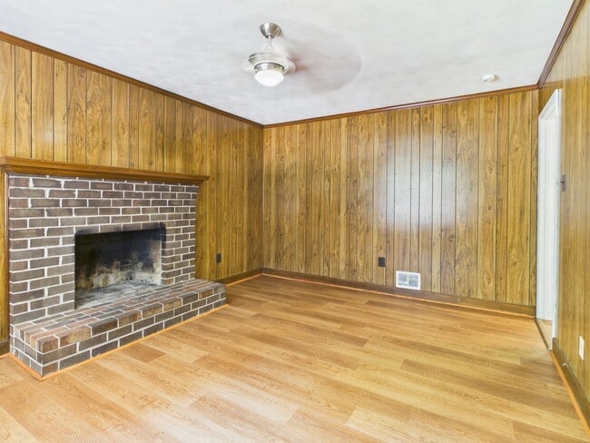 Building Photo - 3041 Clintwood Rd
