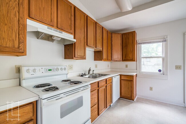 Building Photo - 193-195 Greenwood Ave