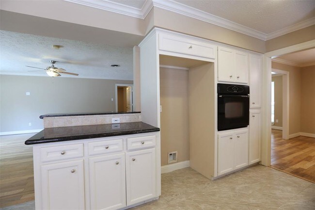 Building Photo - 5914 Arboles Dr