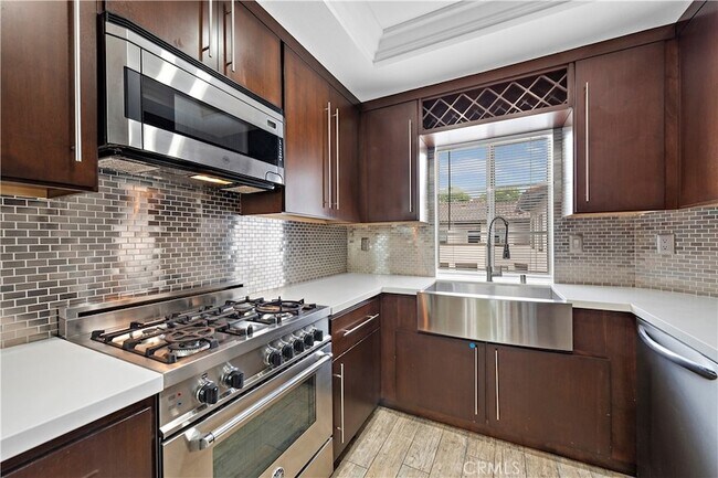 Building Photo - 57 Vía Ermitas