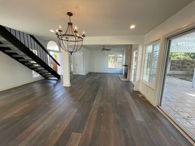 Building Photo - Light Bright 4 bedroom in Irvine