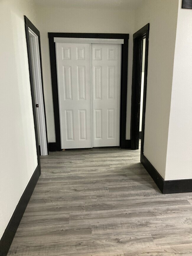 Building Photo - 1535 Bluff St