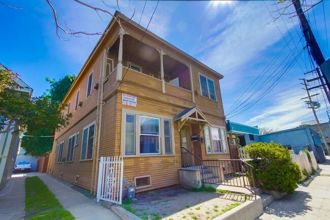 Building Photo - 528 S Avenue 19