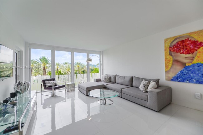 Primary Photo - 10275 Collins Ave