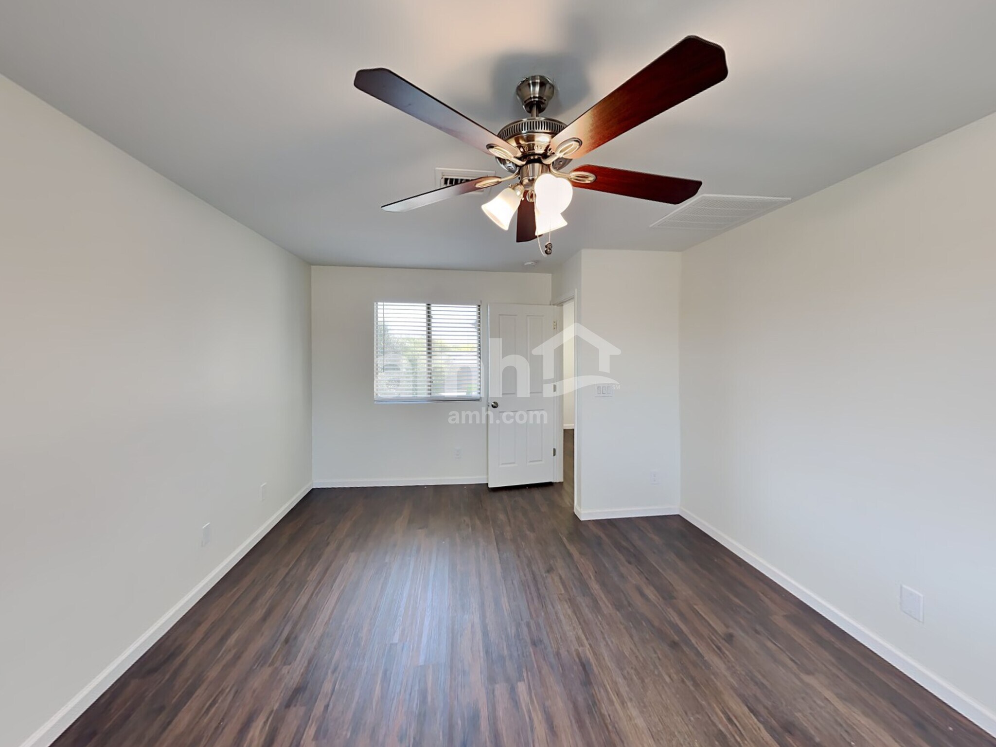 Building Photo - 784 N Highlands Grove Ln