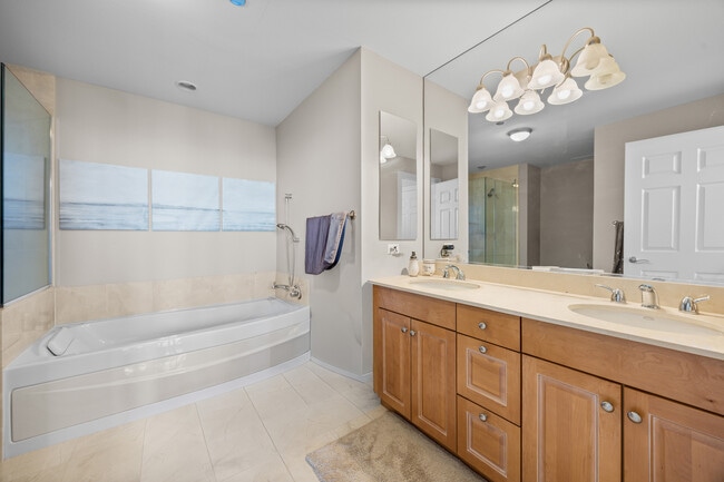 Building Photo - 21 E Huron St