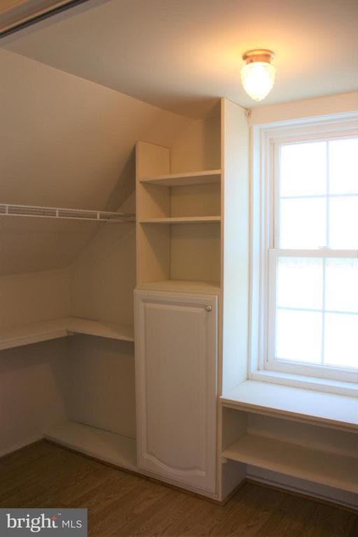 Building Photo - 423 Happy Creek Rd