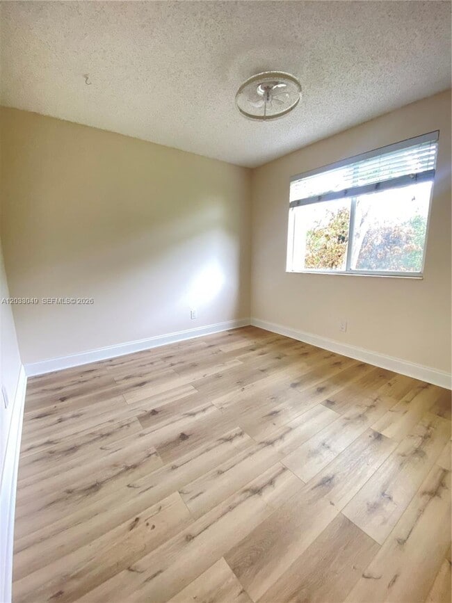 Building Photo - 759 NW 92nd Ave