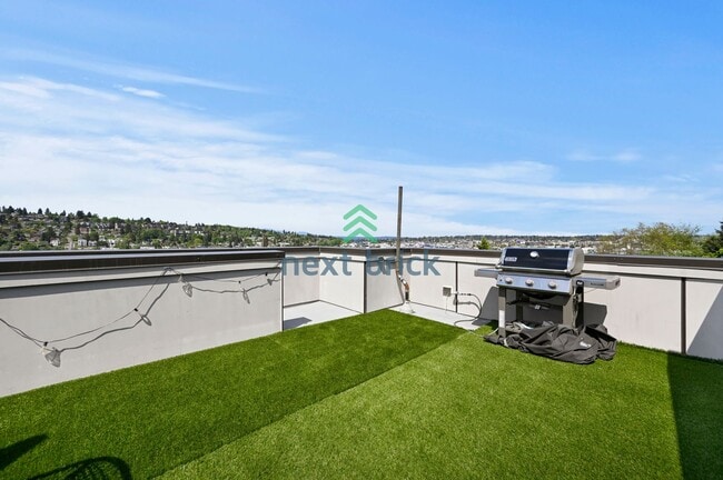 Building Photo - 3 BED & 2 BATH TOWNHOUSE FOR RENT