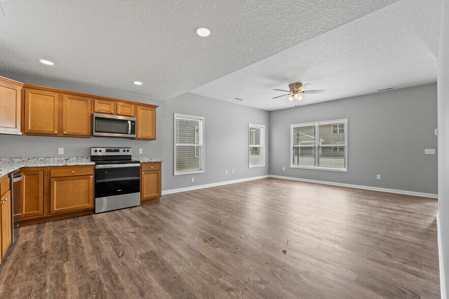 Building Photo - 2134 Galahad Cv