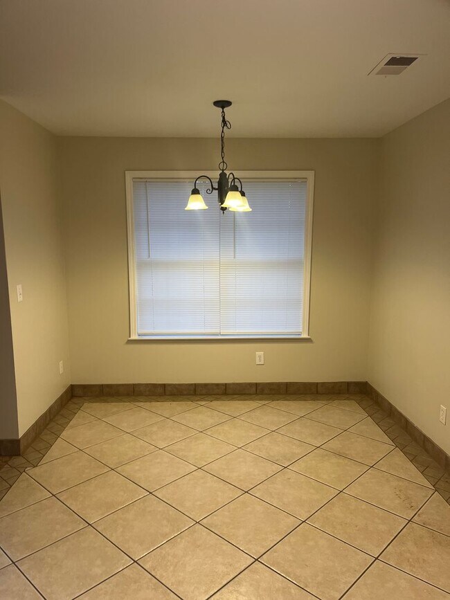 Building Photo - 3 bedroom,2 bath Helena Area