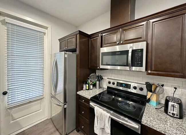 Building Photo - Rosemary Square - Lovely 3 Bedroom, 3 Bath...