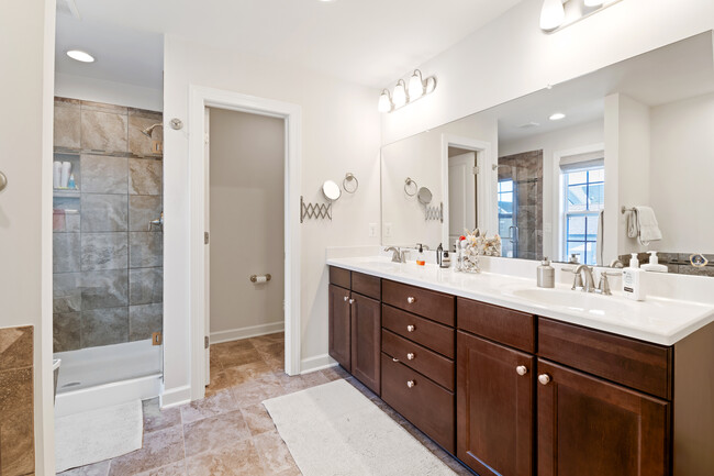 Masterbathroom - 681 Fielding Run Dr