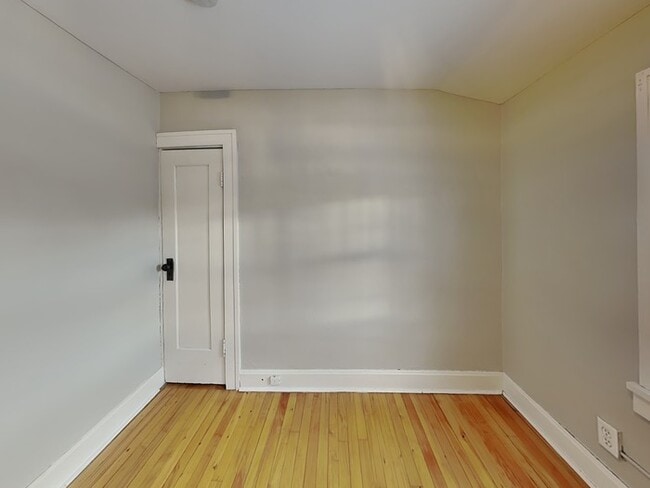 Building Photo - 3610 Oakdale Ave N