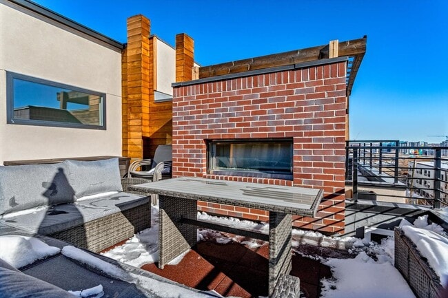 Building Photo - 4-Story Furnished 2BD, 2.5BA LoHi Townhome with Rooftop Deck