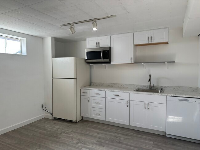 Building Photo - 10944 Larry Dr