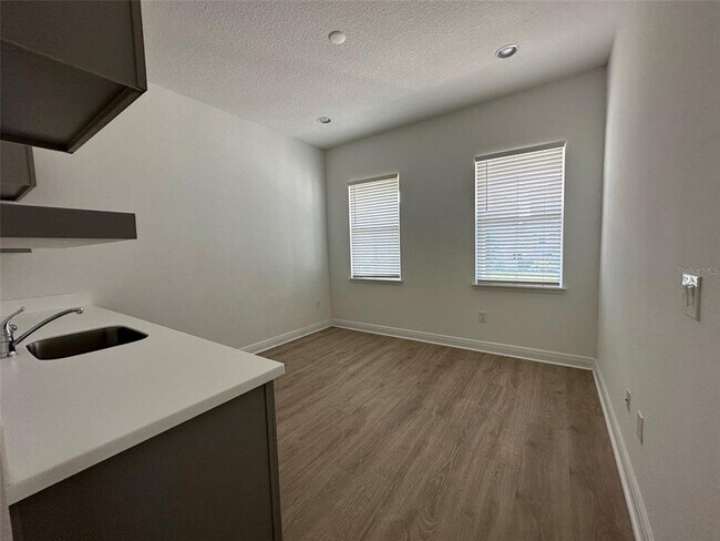 Building Photo - 15095 Mayberry Dr