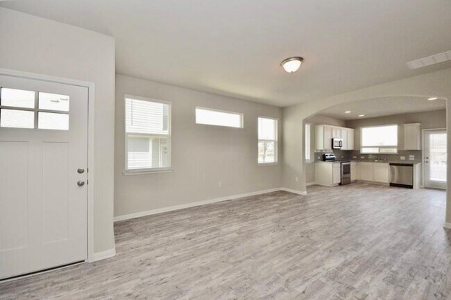 Building Photo - 1701 Logan Dr