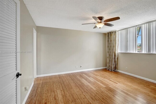 Building Photo - 8980 S Hollybrook Blvd