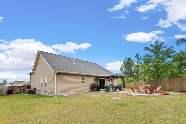 Building Photo - 3 Bedroom Ranch w/ Bonus