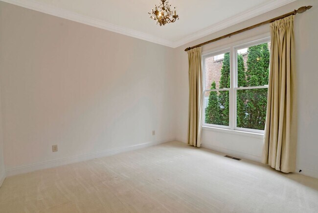 Building Photo - Stunning 4BE/3.5BA home in the very desirable neighborhood, Westhaven!