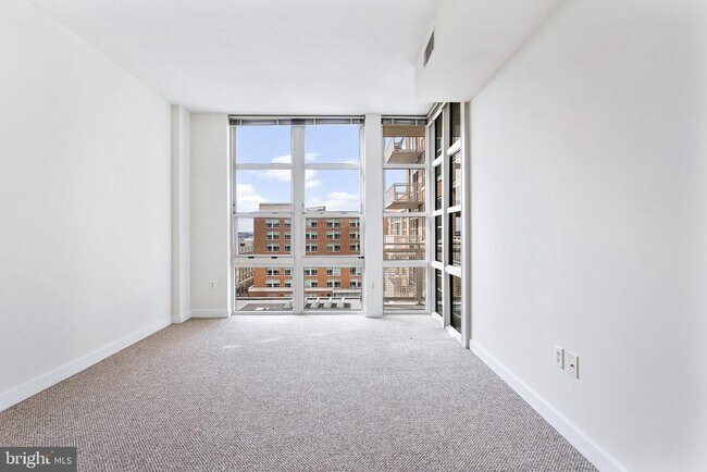 Building Photo - 157 Fleet St
